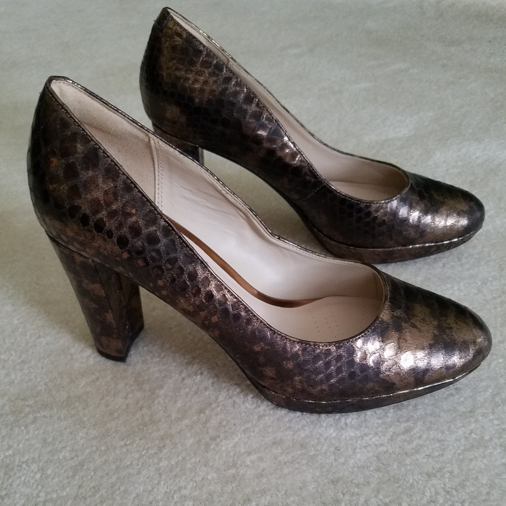 Clarks Narrative Metallic Embossed Comfort Pumps